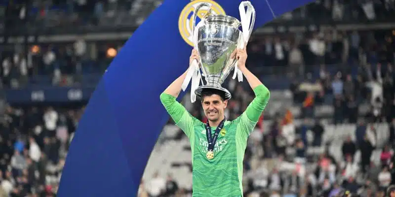 Thủ môn xuất sắc nhất thế giới thời điểm này là Thibaut Courtois